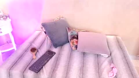 Snapshot of bellarooux chatting on December 16, 2025, 12:21 pm bellarooux online show from December 16, 2025, 12:21 pm