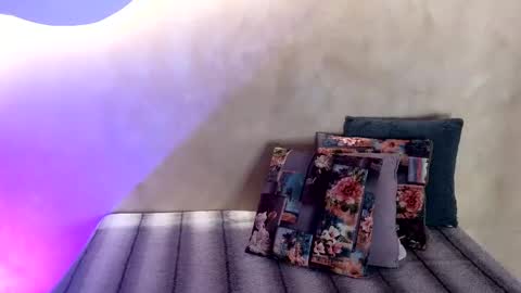 Snapshot of bellarooux chatting on December 17, 2025, 12:11 pm bellarooux online show from December 17, 2025, 12:11 pm