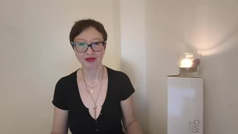 Snapshot of bellarose_2020 chatting on June 8, 2026, 7:03 pm Emma online show from June 8, 2026, 7:03 pm