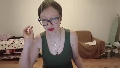 Snapshot of bellarose_2020 chatting on June 14, 2026, 7:16 pm Emma online show from June 14, 2026, 7:16 pm
