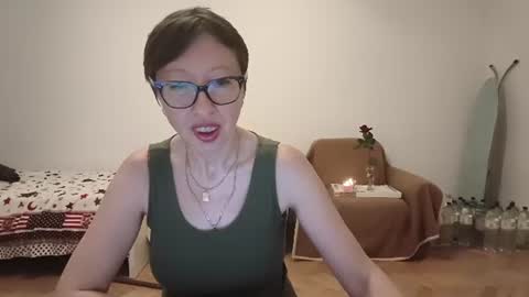 Snapshot of bellarose_2020 chatting on June 21, 2026, 7:16 pm Emma online show from June 21, 2026, 7:16 pm