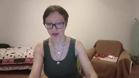 Snapshot of bellarose_2020 chatting on June 26, 2026, 7:29 pm Emma online show from June 26, 2026, 7:29 pm