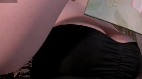 Snapshot of bellarosex1 chatting on December 21, 2025, 3:46 am Bella Rose online show from December 21, 2025, 3:46 am