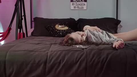 Snapshot of bellaskeykeeper chatting on February 10, 2026, 5:50 pm Bellaskeykeeper online show from February 10, 2026, 5:50 pm