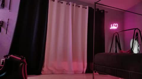 Snapshot of bellaskeykeeper chatting on February 24, 2026, 8:12 am Bellaskeykeeper online show from February 24, 2026, 8:12 am