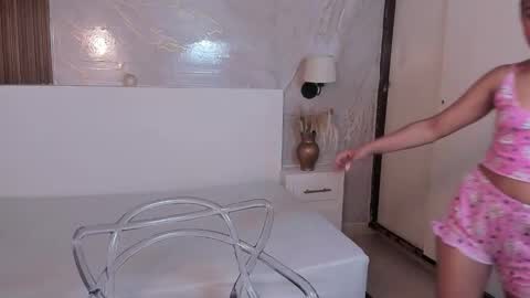 Bella online show from October 10, 2025, 12:37 pm