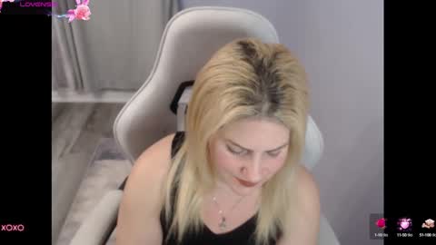 Snapshot of bellastar84 chatting on October 14, 2025, 10:49 am Starr40 online show from October 14, 2025, 10:49 am