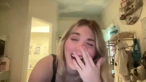 Snapshot of bellaxrxx chatting on March 8, 2026, 7:12 am Bella 3 online show from March 8, 2026, 7:12 am