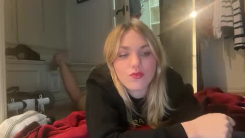Snapshot of bellaxrxx chatting on April 20, 2026, 4:59 am Bella 3 online show from April 20, 2026, 4:59 am