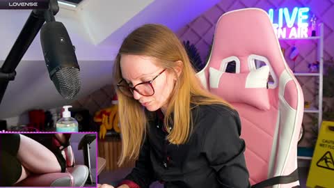 Snapshot of belle_alice chatting on January 20, 2025, 1:42 pm Alice online show from January 20, 2025, 1:42 pm