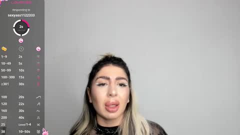 Snapshot of belle_hallle chatting on December 5, 2024, 6:22 pm LucyJelly online show from December 5, 2024, 6:22 pm