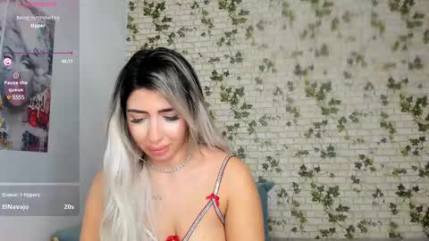 Snapshot of belle_hallle chatting on January 3, 2025, 1:38 am LucyJelly online show from January 3, 2025, 1:38 am