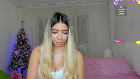 Snapshot of belle_hallle chatting on December 17, 2025, 5:52 pm LucyJelly online show from December 17, 2025, 5:52 pm