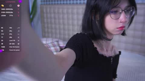 Snapshot of belle_phine chatting on February 25, 2026, 5:39 am Bea online show from February 25, 2026, 5:39 am