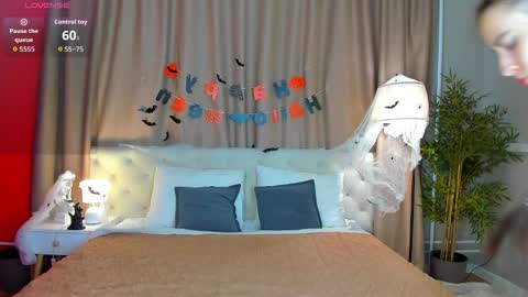 Belle online show from October 28, 2025, 8:40 am