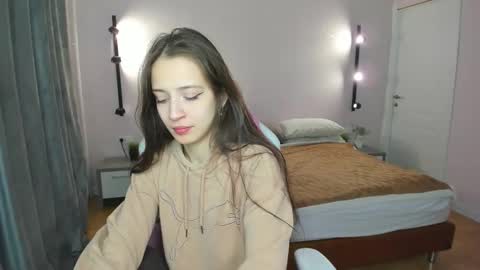 Belle online show from November 13, 2025, 1:15 am