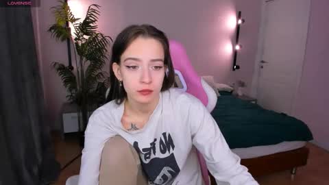 Belle online show from December 1, 2025, 1:32 am