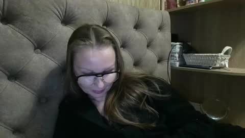 Amelia online show from November 5, 2025, 6:52 pm