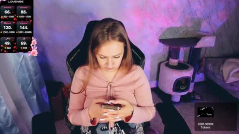 Your Annabelle Wolf  online show from December 2, 2024, 1:35 pm