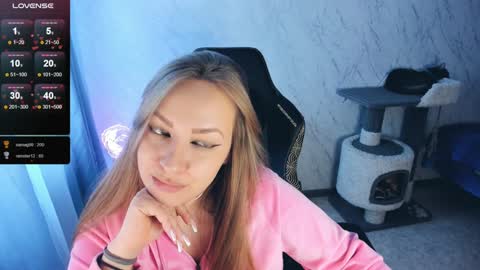 Your Annabelle Wolf  online show from December 17, 2024, 9:17 am