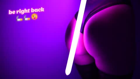 Snapshot of bellezza_ chatting on April 19, 2026, 3:00 pm Your Annabelle Wolf online show from April 19, 2026, 3:00 pm