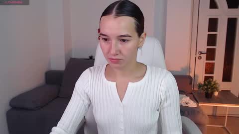 Snapshot of bellla_haddid chatting on October 15, 2025, 1:17 am Bella online show from October 15, 2025, 1:17 am