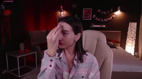 Snapshot of bellla_haddid chatting on October 23, 2025, 1:05 am Bella online show from October 23, 2025, 1:05 am