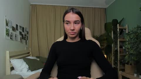 Snapshot of bellla_haddid chatting on December 2, 2025, 3:07 pm Bella online show from December 2, 2025, 3:07 pm