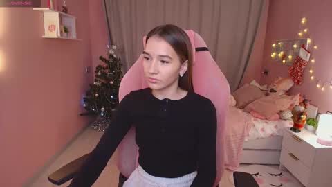 Snapshot of bellla_haddid chatting on December 21, 2025, 3:02 am Bella online show from December 21, 2025, 3:02 am