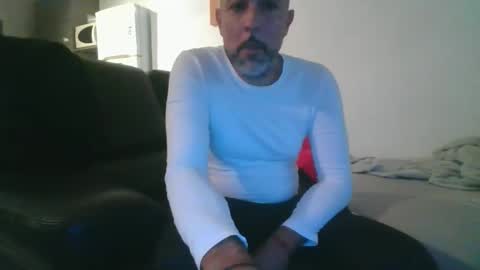 Snapshot of benbare13 chatting on October 27, 2025, 11:20 pm benbare13 online show from October 27, 2025, 11:20 pm