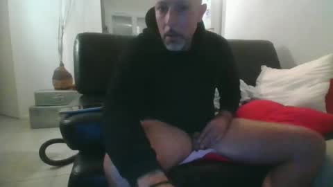 Snapshot of benbare13 chatting on November 11, 2025, 5:13 pm benbare13 online show from November 11, 2025, 5:13 pm