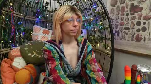 Willow online show from September 18, 2025, 11:12 am