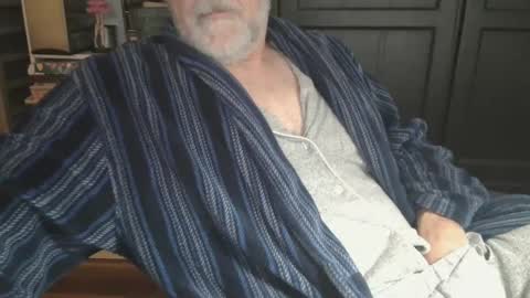 Snapshot of bendrinkin chatting on February 6, 2025, 12:05 pm bendrinkin online show from February 6, 2025, 12:05 pm