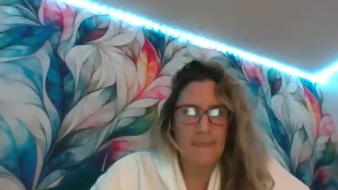 Snapshot of bendybecky69 chatting on January 3, 2025, 5:17 am Becky online show from January 3, 2025, 5:17 am