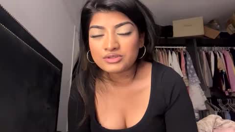 bengalibaddie7_x online show from May 23, 2026, 7:35 am