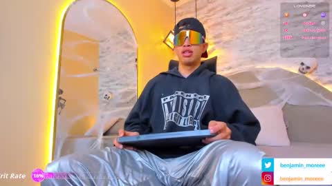 BENJAMIN online show from October 17, 2025, 1:46 pm