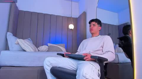 BENJAMIN online show from May 17, 2026, 3:37 am