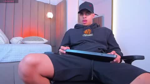 BENJAMIN online show from May 19, 2026, 3:02 am