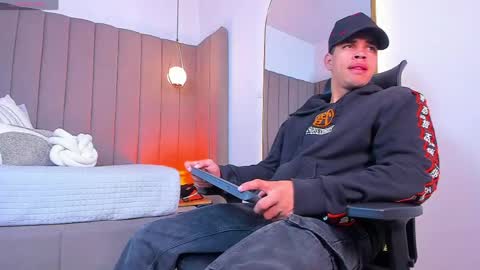 BENJAMIN online show from May 22, 2026, 2:51 am