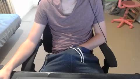 Benjifrenchi online show from October 31, 2025, 7:42 am