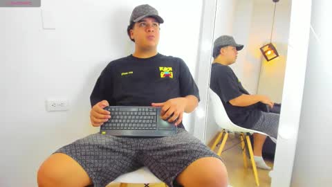 bennett_alejoo online show from September 10, 2025, 5:35 pm