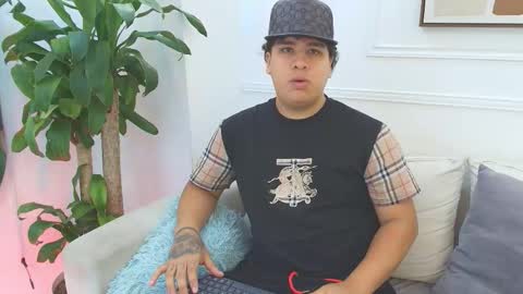bennett_alejoo online show from October 17, 2025, 6:21 pm