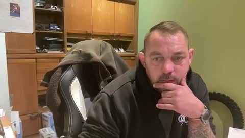 Snapshot of benochau chatting on March 27, 2026, 3:45 am benochau online show from March 27, 2026, 3:45 am