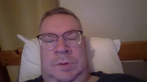 Snapshot of bentre2022 chatting on April 10, 2026, 10:14 pm SimonJones2000 online show from April 10, 2026, 10:14 pm