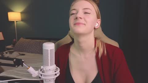 Snapshot of benty_bunny chatting on December 14, 2024, 7:36 pm Alice online show from December 14, 2024, 7:36 pm