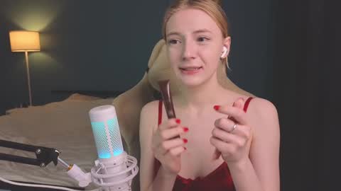 Snapshot of benty_bunny chatting on December 16, 2024, 8:05 pm Alice online show from December 16, 2024, 8:05 pm