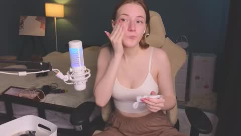 Snapshot of benty_bunny chatting on October 2, 2025, 11:17 am Alice online show from October 2, 2025, 11:17 am