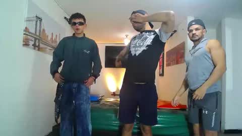 Snapshot of benz_boys chatting on January 17, 2026, 12:32 pm benz boys online show from January 17, 2026, 12:32 pm