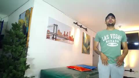 Snapshot of benz_boys chatting on February 10, 2026, 12:31 pm benz boys online show from February 10, 2026, 12:31 pm