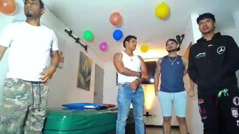 Snapshot of benz_boys chatting on February 15, 2026, 12:36 pm benz boys online show from February 15, 2026, 12:36 pm